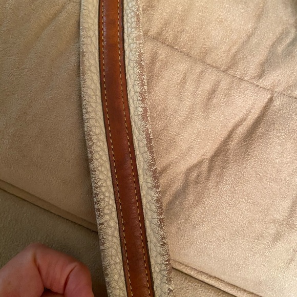 Dooney & Bourke All  Weather Leather vintage Crossbody bag - Picture 4 of 11